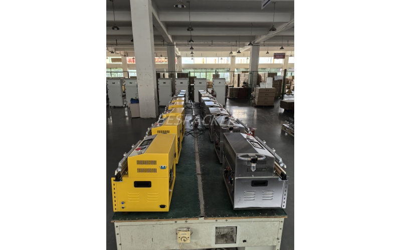 Vacuum packaging machine, strong pumping force, available from stock.